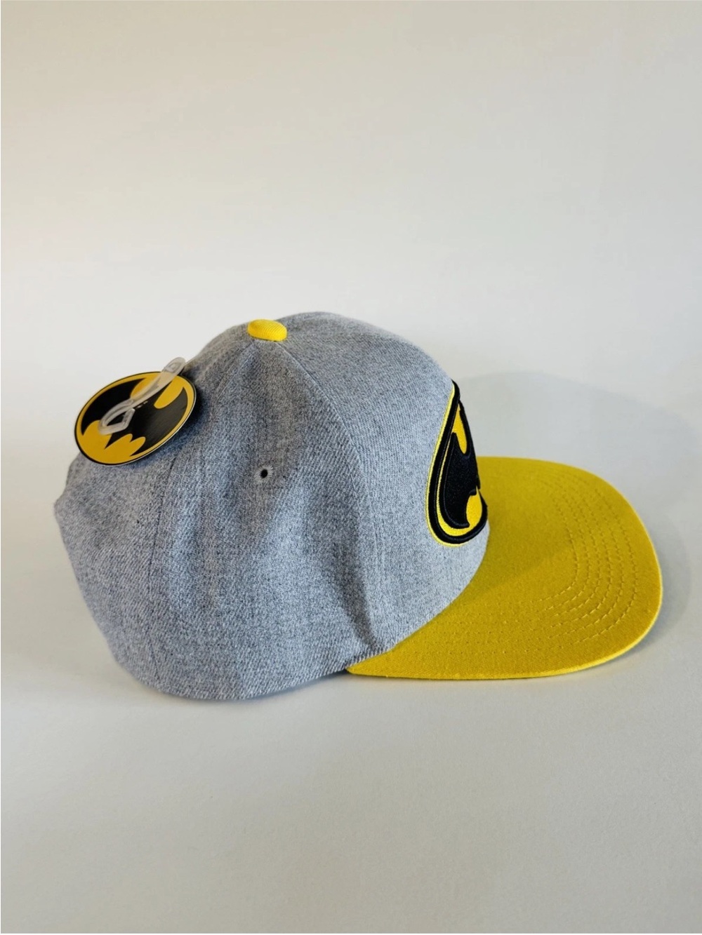 Batman Gray and Yellow Flat Brim Hat - Picture 6 of 9